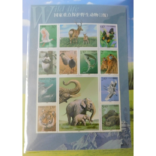 1021 - China 2000 bilingual illustrated presentation album in slip case with u/m 2000 stamp issues