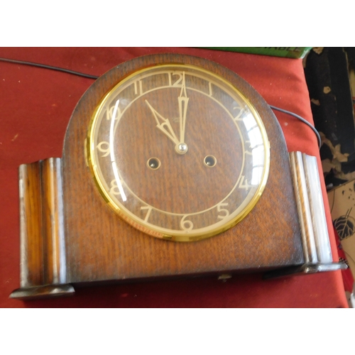 659 - British made 1940s Smiths (English Clocks Ltd) Art Deco Enfield chime mantel clock, with oak body an... 