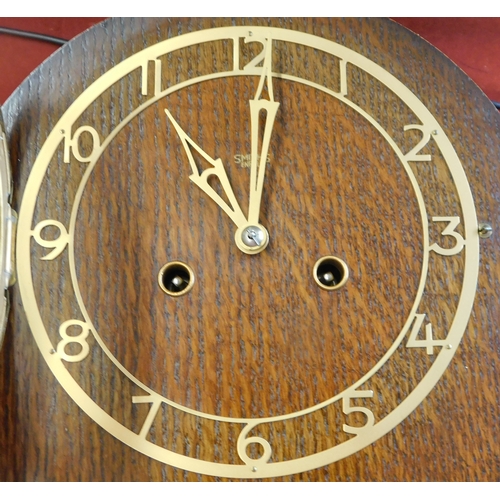 659 - British made 1940s Smiths (English Clocks Ltd) Art Deco Enfield chime mantel clock, with oak body an... 