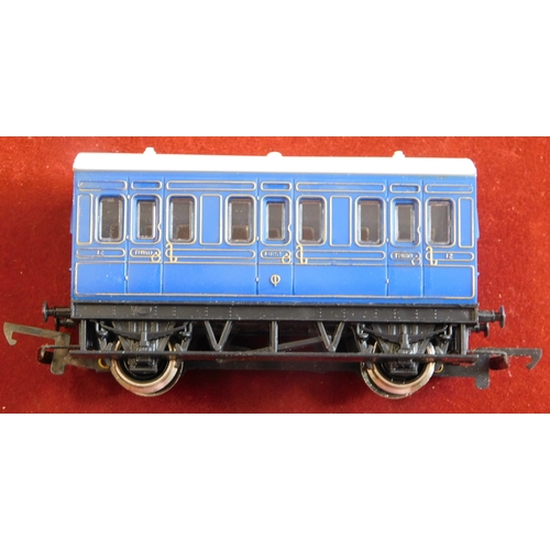 115 - Hornby R212 4 Wheel Coach (4), Mint in Box.