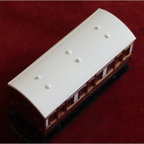 116 - Hornby R219 -Wheel Coach Caledonian Livery, Mint in Box.