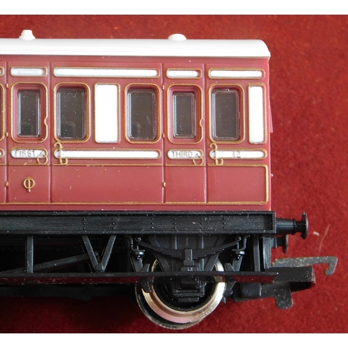 116 - Hornby R219 -Wheel Coach Caledonian Livery, Mint in Box.