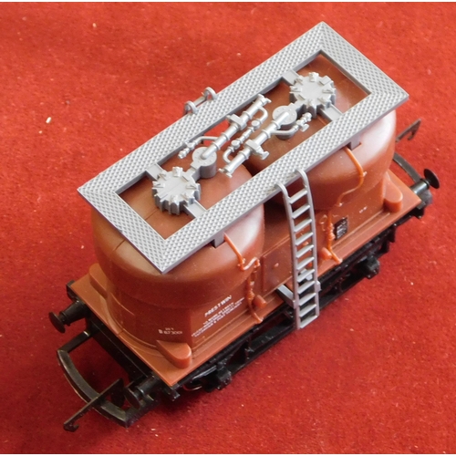 118 - Hornby R125 Twin Silo Wagon, Mint in Box.