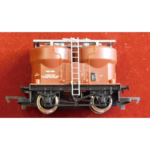 118 - Hornby R125 Twin Silo Wagon, Mint in Box.