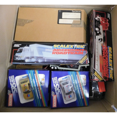 4 - Scalextric Track System with 40 tracks (various, 2x Juggernaut Parmadat  Road Train C302 Boxed, Trac... 