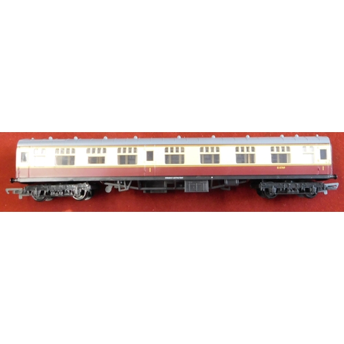 41 - Hornby Railways BR Mk1 Composite Coach R445 (2) unused, boxed