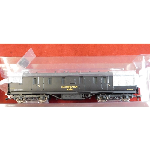 42 - Bachmann Branchline Coaches (5) -  34-330-LN01, 34-651B-LN03, MK1 Suburban Second Brake LMR Blue (2)... 