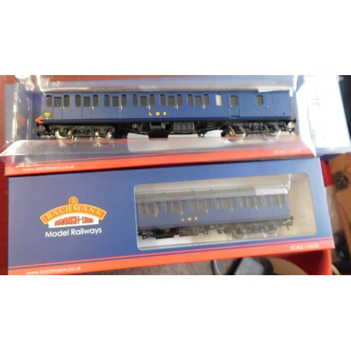 42 - Bachmann Branchline Coaches (5) -  34-330-LN01, 34-651B-LN03, MK1 Suburban Second Brake LMR Blue (2)... 