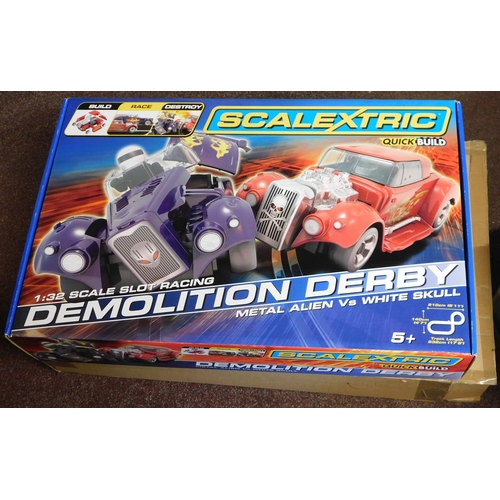 5 - Hornby Scalextric Demolition Derby Quick build .1:32 scale slot racing . Metal Alien V White Skull. ... 