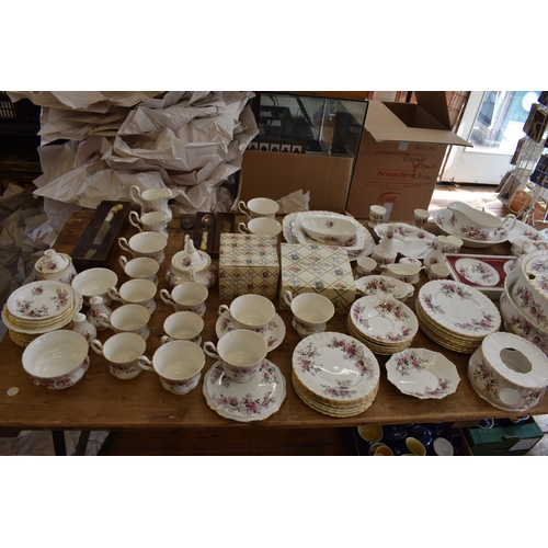 501 - Royal Albert Lavender Rose almost complete Dinner Service in excellent condition, a huge collection ... 