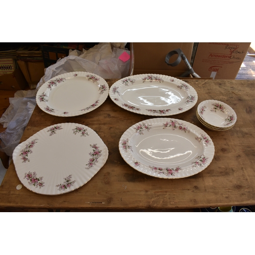 501 - Royal Albert Lavender Rose almost complete Dinner Service in excellent condition, a huge collection ... 