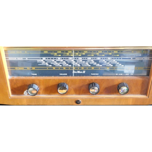 557 - VINTAGE PYE TABLETOP AC RADIO RECEIVER. A vintage Pye AM/FM/Long Wave AC radio receiver from 1955 in... 