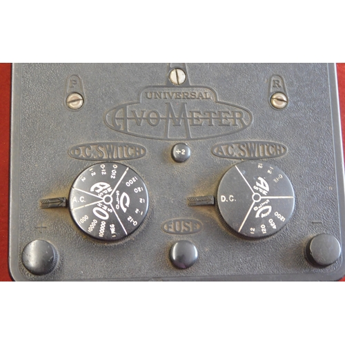 571 - An AVO Meter model 3, some wear to the body but in good condition for age. This model was introduced... 