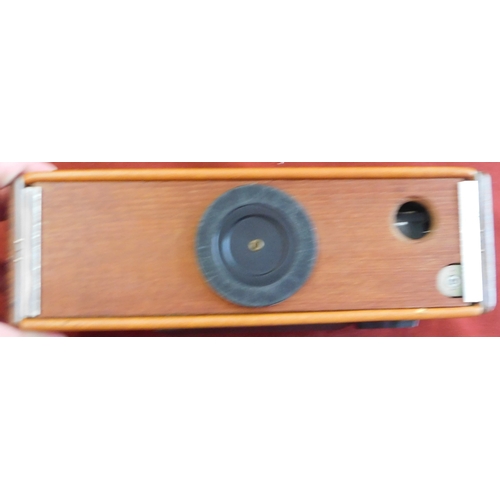 573 - Roberts RT22 AM/FM Transistor Radio, made in the 1970s with brown leather front and back with wood s... 