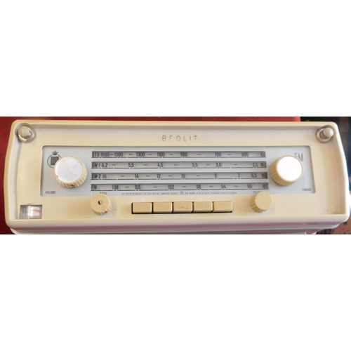 574 - Beolit 609FM Danish Transistor Radio, made in the 1960s by 
Bang & Olufsen (B&O); Struer. It has bee... 