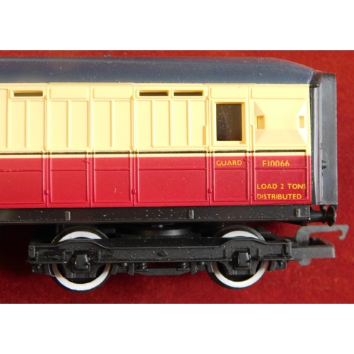 86 - Hornby Railways R410 BR Ex LNER Brake Coach, Mint in Box.