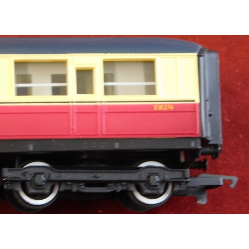 89 - Hornby Railways R409 BR Ex LNER Composite Coach, Mint in Box.