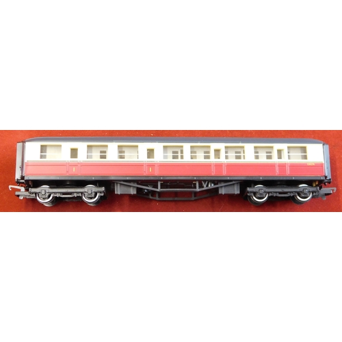 90 - Hornby Railways R409 BR Ex LNER Composite Coach, Mint in Box.