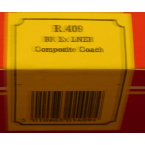 90 - Hornby Railways R409 BR Ex LNER Composite Coach, Mint in Box.