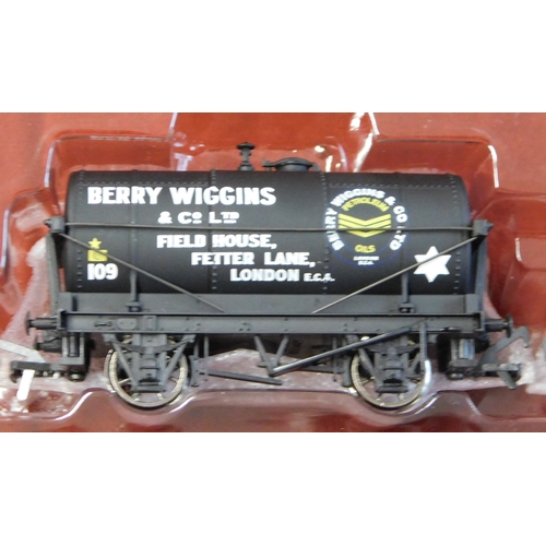 99 - TTC 33-528 Tanker Traffic Classics Berry Wiggins 3PC Set, Mint in Box.