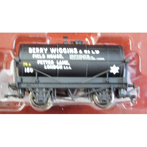 99 - TTC 33-528 Tanker Traffic Classics Berry Wiggins 3PC Set, Mint in Box.