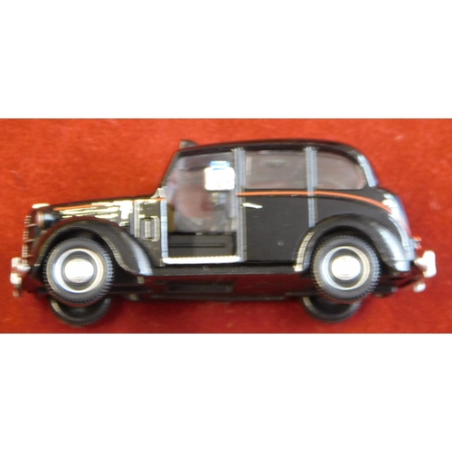 17 - Classix EM76842 Austin FX3 London Taxi - 2311 Black - with Wheel Trims (13). Mint in box.