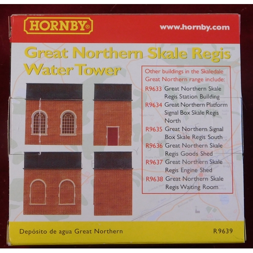 124 - Hornby R9639 Great Northern Skale Regis Water Tower, Mint in Box.