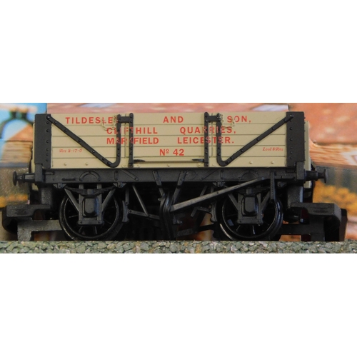 127 - Hornby R040 'Tildsley' 4 Plank Wagon, Mint in Box.