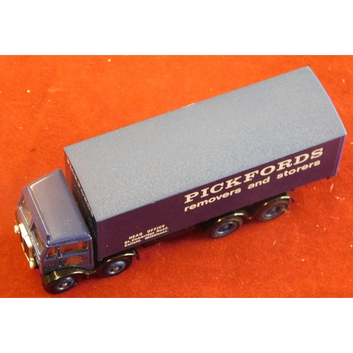 136 - EFE E 11002 Pickfords Removers Van, Mint in Box.