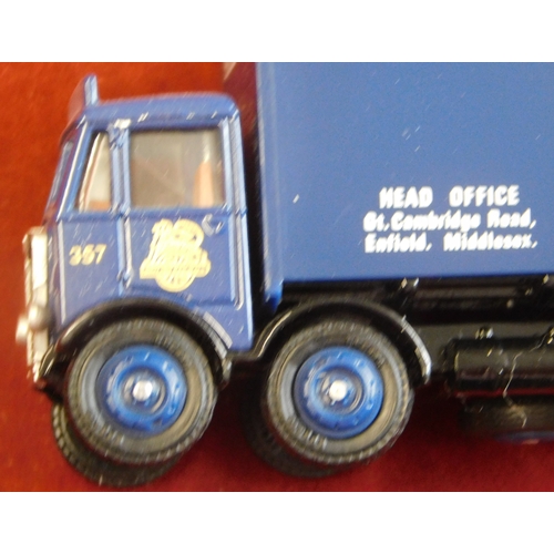 136 - EFE E 11002 Pickfords Removers Van, Mint in Box.