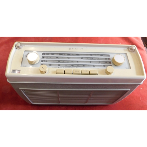 574 - Beolit 609FM Danish Transistor Radio, made in the 1960s by 
Bang & Olufsen (B&O); Struer. It has bee... 