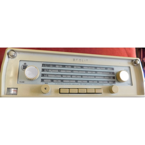 574 - Beolit 609FM Danish Transistor Radio, made in the 1960s by 
Bang & Olufsen (B&O); Struer. It has bee... 