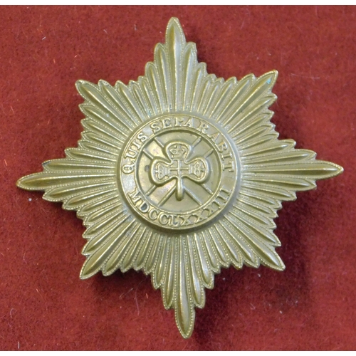 211 - British Irish Guards WWI/II Cap Badge in gilding metal