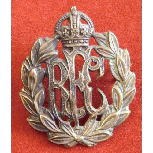 275 - British WWI Royal Flying Corps Cap Badge, gilding metal and lugs