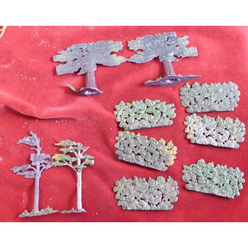 350 - Britains (and other makes) - Collection of lead / metal Trees / Bushes. (approx. x10 items). All hav... 