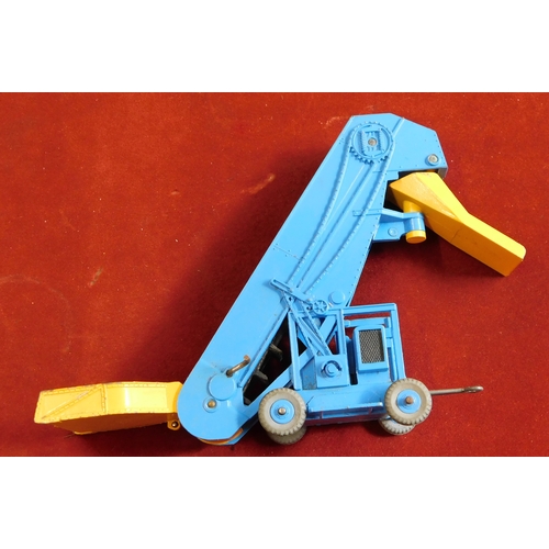 363 - Toys - Dinky Supertoys 964 by Meccano. Rare Reverse Colours. Elevator Loader, with working hopper el... 