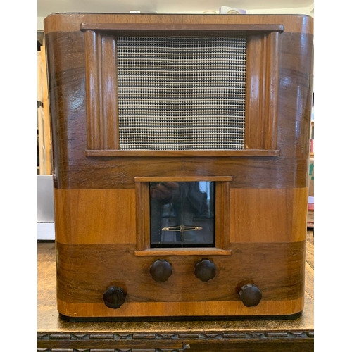 40 - Vintage Bush SW-43 Tabletop Radio. A vintage Bush tabletop 'all-wave' radio from 1937. Attractive wo... 