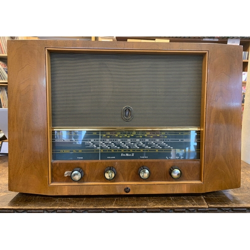 41 - A vintage Pye AM/FM/Long Wave AC radio receiver from 1955
in an attractive light wooden case 9 valve... 