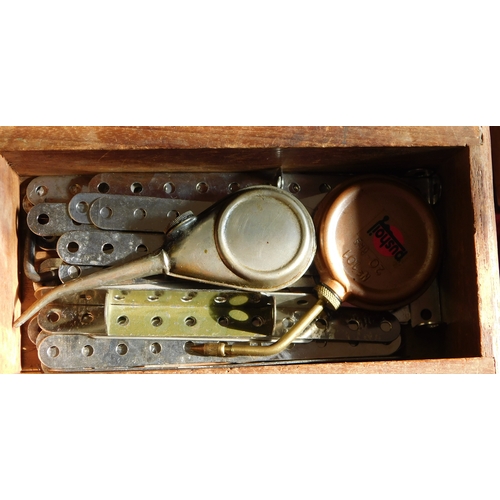 416 - Meccano. Assorted collection of vintage (and modern) Meccano in Wooden box. Measures approx 15