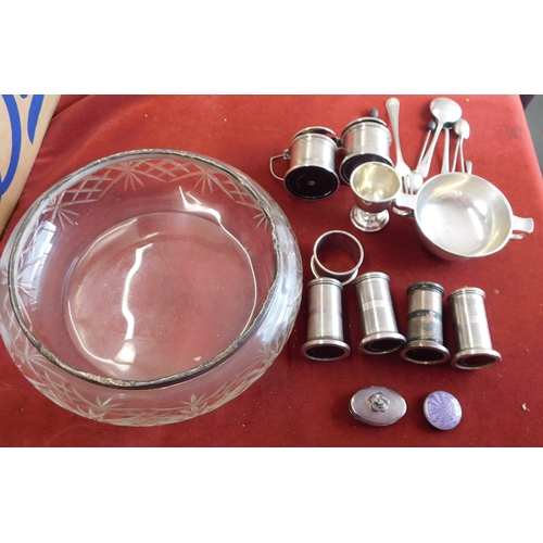 420 - Silver, hallmarked. Collection of sterling silver items, 4 x salt, pepper. 2 x mustard. 1 x egg cup,... 