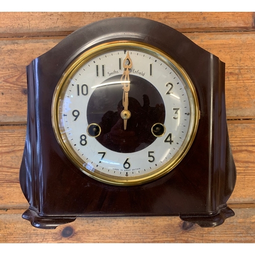 61 - British Made 1950s Smiths Bakelite Enfield chime mantel clock. Very good condition. Buyer collects.