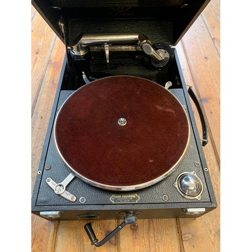 55 - Vintage Columbia Portable Gramophone. A beautiful vintage Columbia 