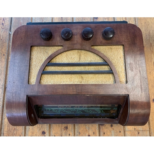 6 - VINTAGE 1950s RADIO RECEIVER. Vintage 'Defiant' tabletop valve radio receiver from the 1950s. Wooden... 