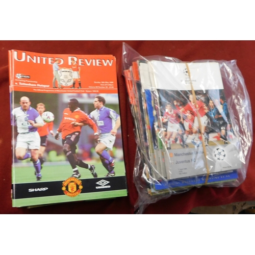 382 - Manchester United Football Programmes. 'United Review'. Manchester United 1998-1999. FA Carling Prem... 