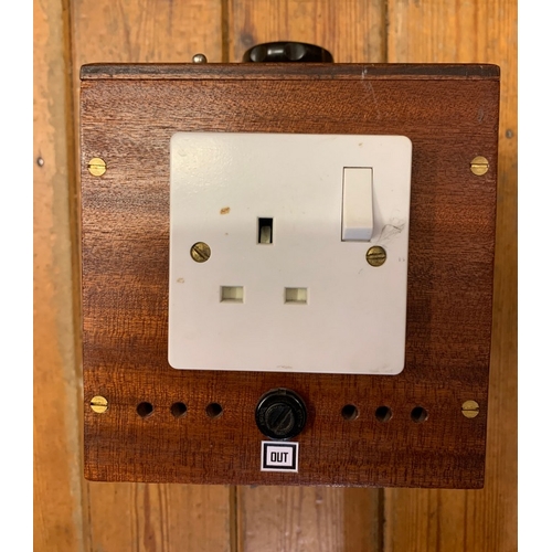 65 - Custom-Made Variac. Custom-made variac in a sturdy teak casing. Fitted with IEC input socket and sta... 