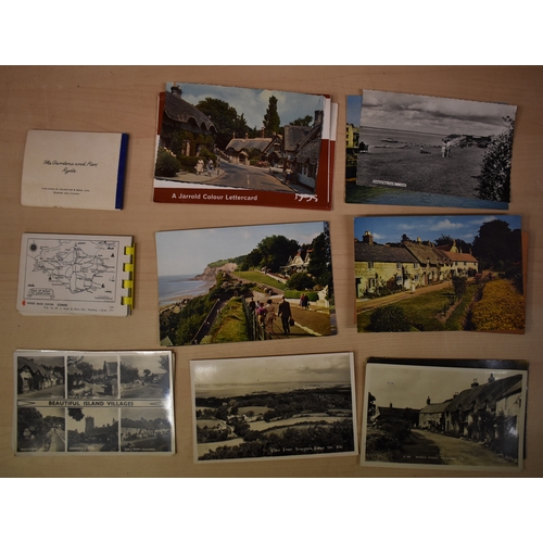 174 - Postcards. Isle of Wight collection of vintage postcards. Inc Shanklin, Freshwater, Cowes, Wippingha... 