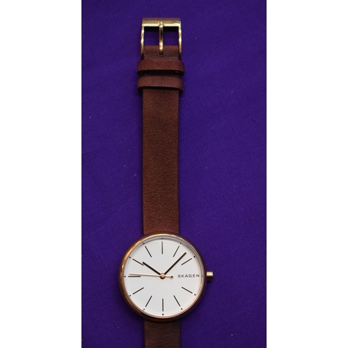 228 - Skagen, Ladies Wrist Watch. Quartz with original leather strap. Very good condtion