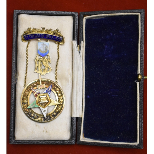 236 - Masonic badge /emblem from 1957. Hallmarked Sterling Silver with enamel. St Cuthberts Chapter 479. W... 