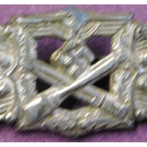 270 - German WWII Bronze Grade Close Combat Clasp by Fec. W.E. Peekhaus, in zinc, maker marked 