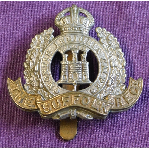 315 - British WWI/II Suffolk Regiment cap badge, bi-metal with slider